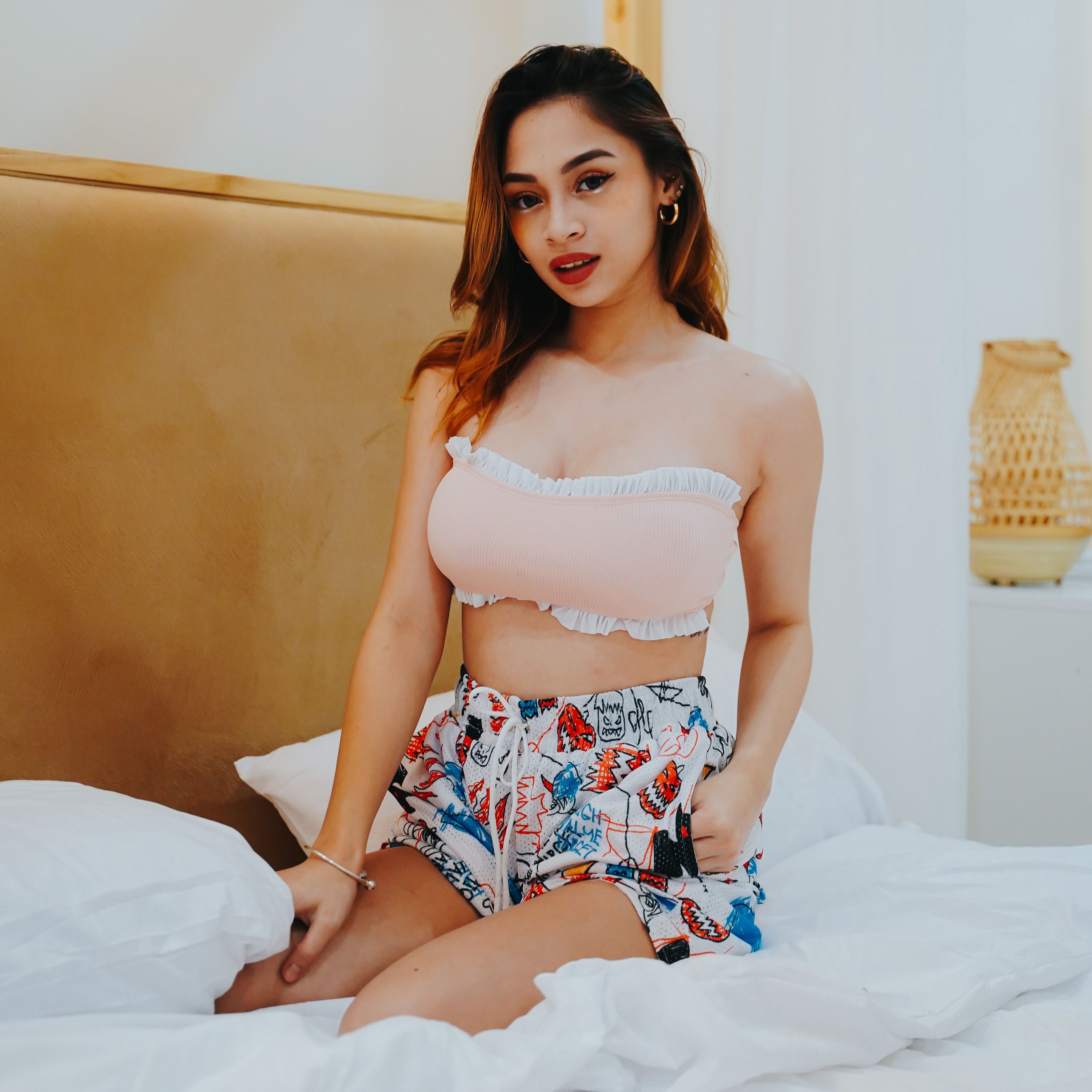 HIGH VALUE TARGET "DOODLE / PUMPKIN " MESH SHORTS - WHITE