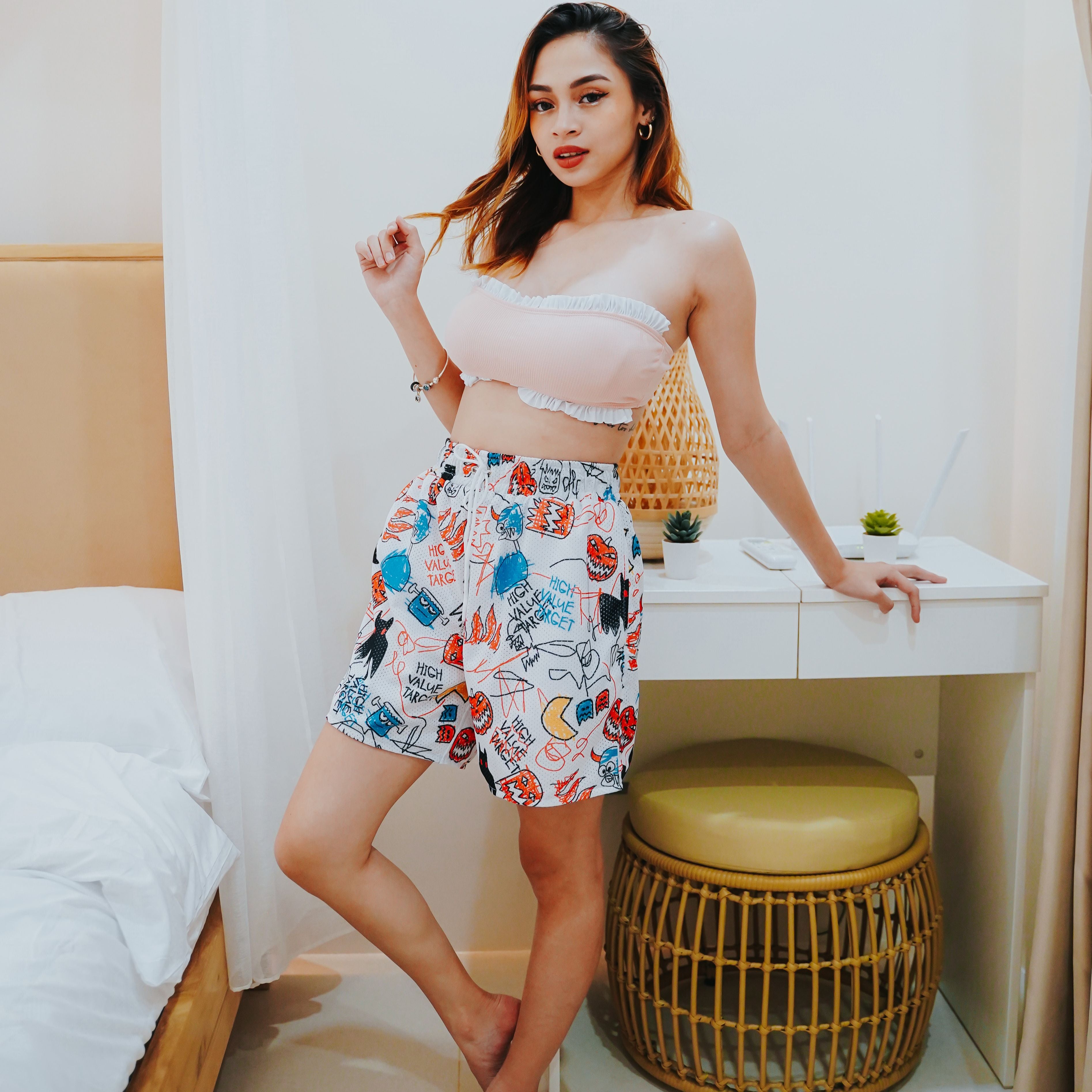 HIGH VALUE TARGET "DOODLE / PUMPKIN " MESH SHORTS - WHITE