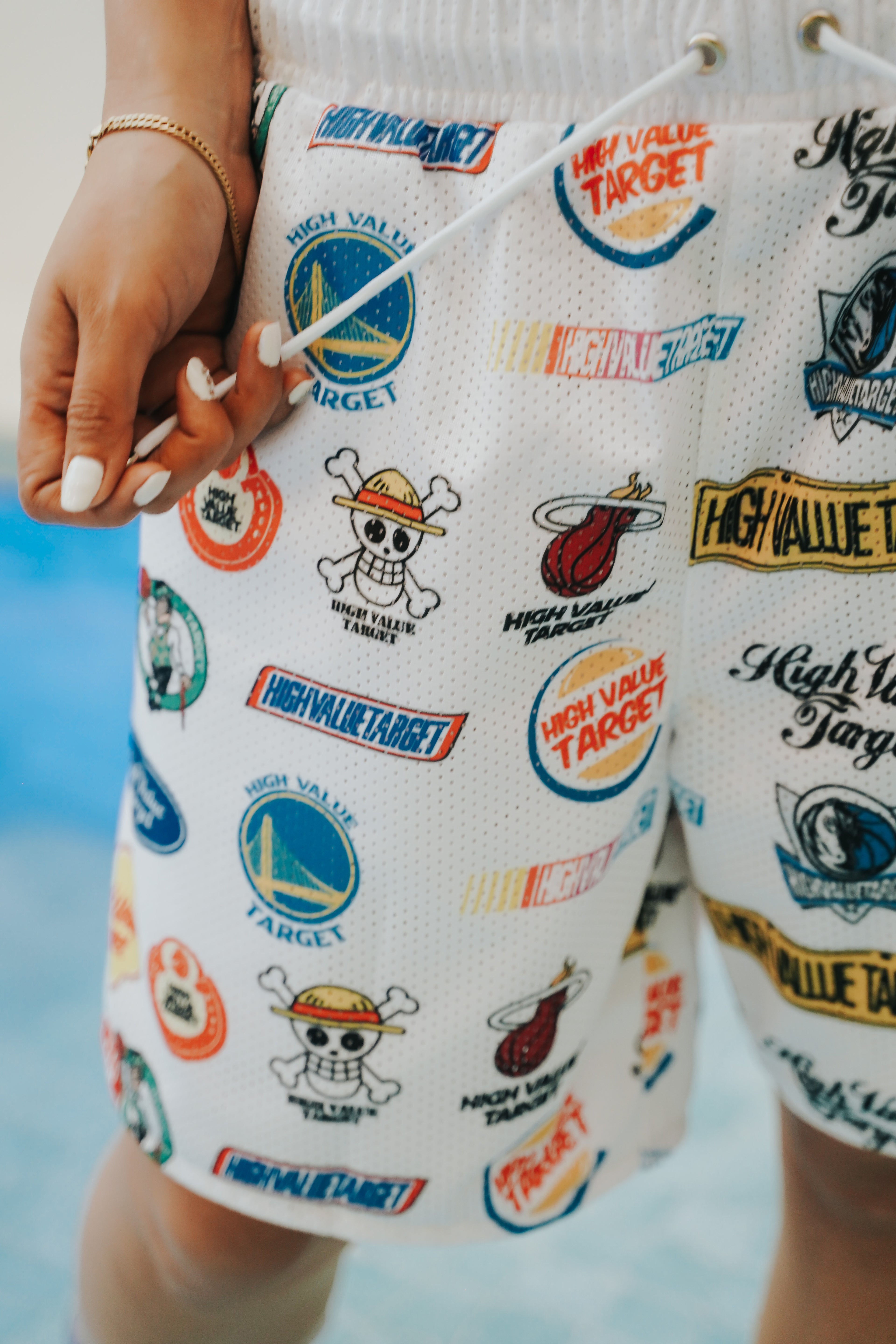 HIGH VALUE TARGET "HVT MIXED LOGOS" MESH SHORTS - WHITE