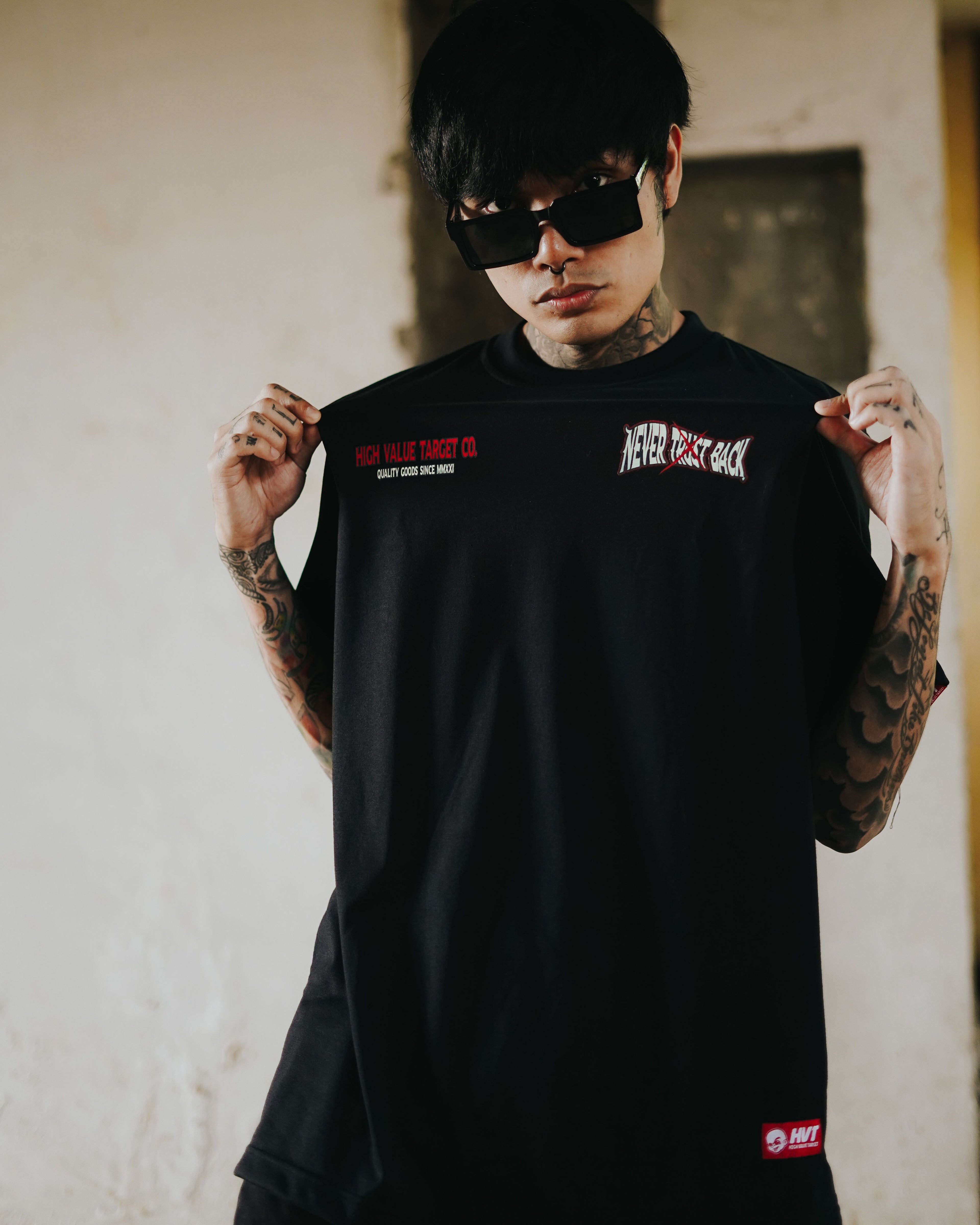 HIGH VALUE TARGET "NEVER TRUST BACK" (Black) CVC Cotton T-Shirt