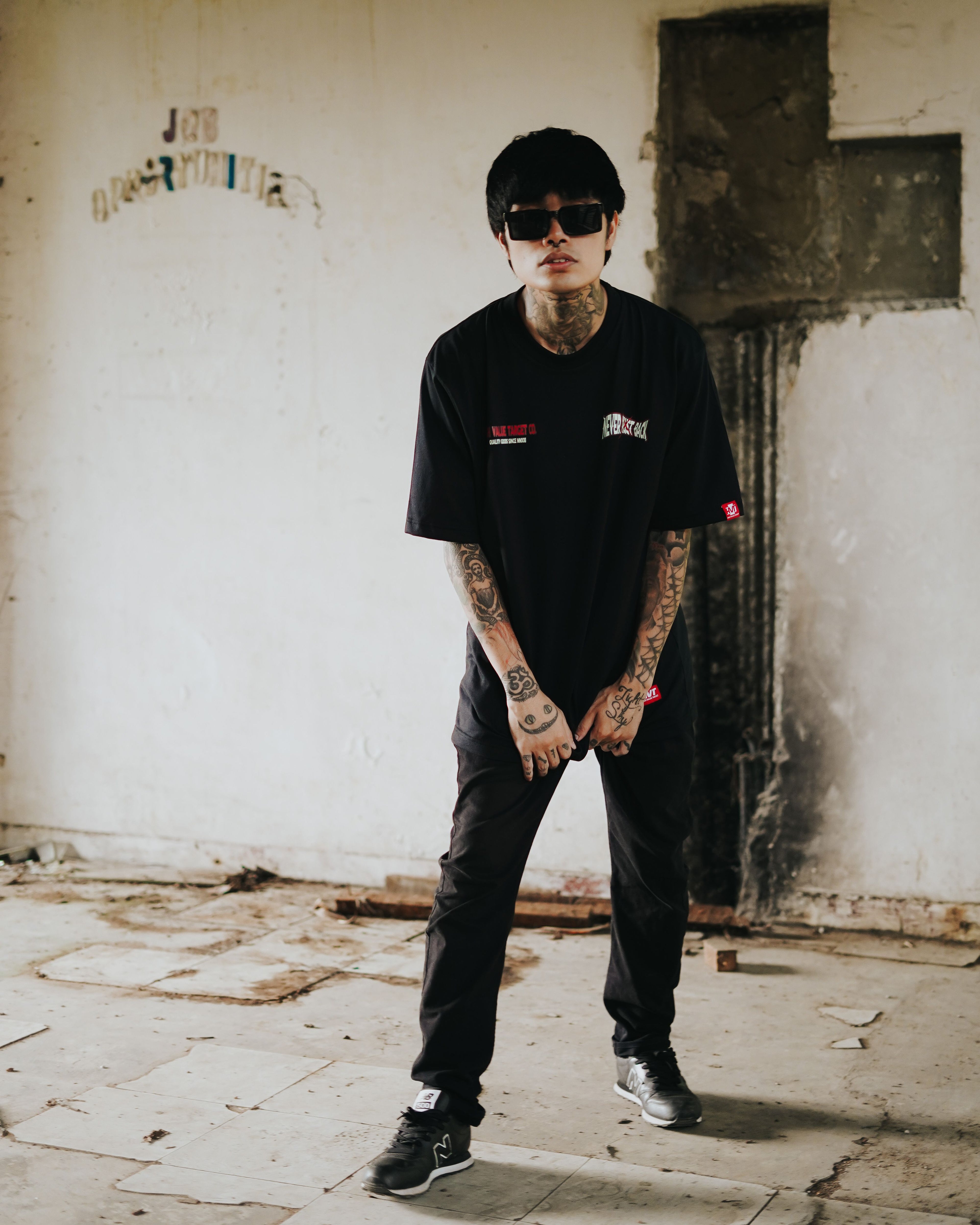 HIGH VALUE TARGET "NEVER TRUST BACK" (Black) CVC Cotton T-Shirt